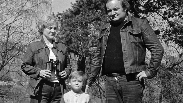 Chartista Petr Hanzlk s manelkou a synem jet pedtm, ne v roce 1982 musela rodina opustit eskoslovensko.