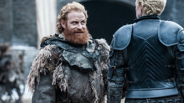 Kristofer Hivju jako Tormund, zdy Gwendoline Christie jako Brienne. Zbr ze sedm srie serilu Hra o trny