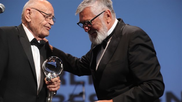 Vclav Vorlek pebr cenu za celoivotn pnos eskmu filmu od Jiho Bartoky (8. ervence 2017).