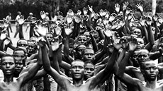 Písluníci kmene Igbo demonstrují za nezávislou Biafru (1968)