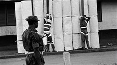 Nigerijtí vojáci popravení separatisty z Biafry (1968)