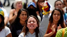 Do venezuelského parlamentu vpadli stoupenci vlády a napadli opoziní poslance...