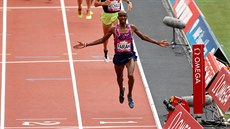 JSEM PRVNÍ. Britský atlet Mo Farah v cíli vítzného závodu na 3000m na mítinku...