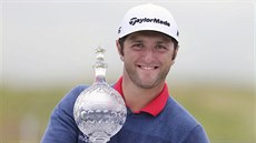 Jon Rahm s trofejí pro vítěze Irish Open. Jon Rahm s trofejí pro vítěze Irish Open.