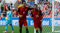 Adrien Silva (vpravo) vstelil druhou branku Portugalska v utkání o tetí místo...