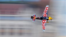 Martin onka bhem závodu Red Bull Air race v Budapeti.