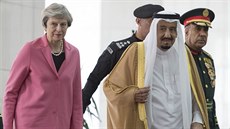 Theresa Mayová při dubnové návštěvě Saúdské Arábie. Theresa Mayová při dubnové návštěvě Saúdské Arábie.