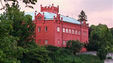 Zámek Klášterec nad Ohří odrážející se ve vodní hladině Zámek Klášterec nad Ohří odrážející se ve vodní hladině