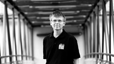 "Rád pomáhám studentům, prací někdy strávím i osmdesát hodin týdně," říká... "Rád pomáhám studentům, prací někdy strávím i osmdesát hodin týdně," říká...