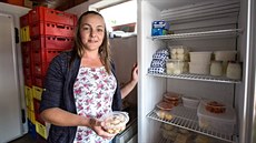 Petra Javůrková vede minimlékárnu a je i starostkou v Dobrohošti. Petra Javůrková vede minimlékárnu a je i starostkou v Dobrohošti.