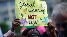 Lidé protestují ped chystaným summitem G20 v Hamburku. (7. ervence 2017)