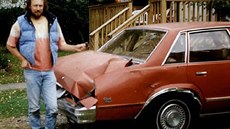 Chevy Malibu Michelle Knappové, který zasáhl zhruba 12kilový meteorit. Do týdne... Chevy Malibu Michelle Knappové, který zasáhl zhruba 12kilový meteorit. Do týdne...