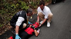 Richie Porte v péi léka bhem deváté etapy Tour de France.