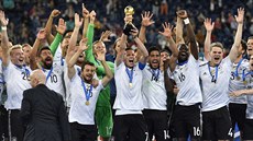 Nmetí fotbalisté slaví triumf na Poháru FIFA.