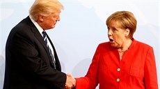 Momentka z pivítání. Nmecká kancléka Angela Merkelová a americký prezident...