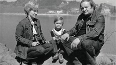 Chartista Petr Hanzlík s manelkou a synem pedtím, ne se museli v roce 1982...