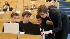 Opavští studenti, kteří reprezentují Českou republiku v Singapuru na světovém... Opavští studenti, kteří reprezentují Českou republiku v Singapuru na světovém...