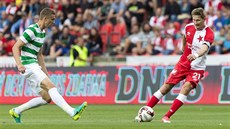Milan Škoda ze Slavie střílí v přípravném zápase s Celticem Glasgow. Milan Škoda ze Slavie střílí v přípravném zápase s Celticem Glasgow.