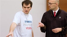 Lotyš Ansis Ataois Běrzinš u libereckého soudu. Lotyš Ansis Ataois Běrzinš u libereckého soudu.