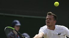 Adam Pavlásek bojuje v duelu 2. kola Wimbledonu proti Novaku Djokovičovi. Adam Pavlásek bojuje v duelu 2. kola Wimbledonu proti Novaku Djokovičovi.