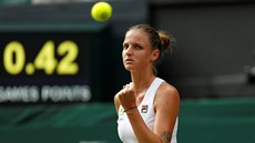 Karolína Plíková a její radost v utkání 2. kola Wimbledonu.