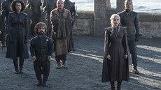 Emilia Clarke jako Daenerys a Peter Dinklage v roli Tyriona. Zábr ze sedmé...