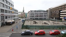 Jáma na ústeckém Mírovém náměstí je oplocená a opuštěná už řadu let. Teď se... Jáma na ústeckém Mírovém náměstí je oplocená a opuštěná už řadu let. Teď se...