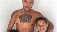 Jeremy Meeks se syny (22. listopadu 2016)