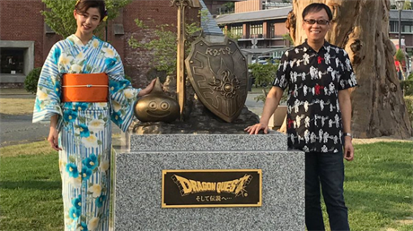 Odhalení sochy na poest videoherní série Dragon Quest v japonském Sumotu.