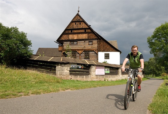 Pedseda Sdruení eský ráj Ale Hozdecký pi vyjíce na cyklostezce Greenway...