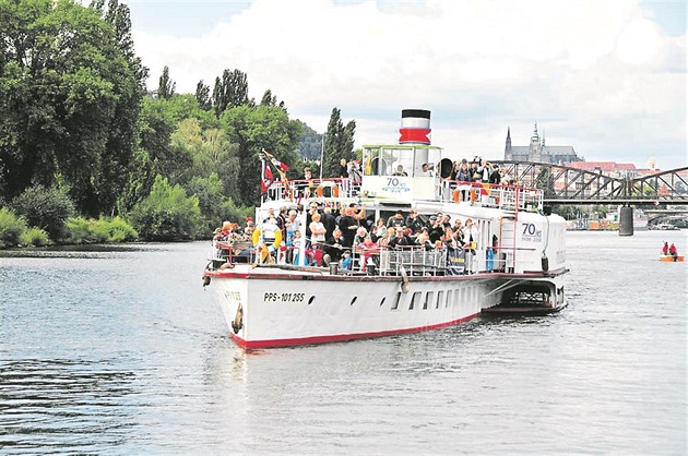 Parník Vyehrad je nejstarí a nejvtí na Vltav