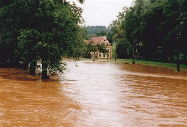 Rozvodnná Stnava u Broumova v ervenci 1997.