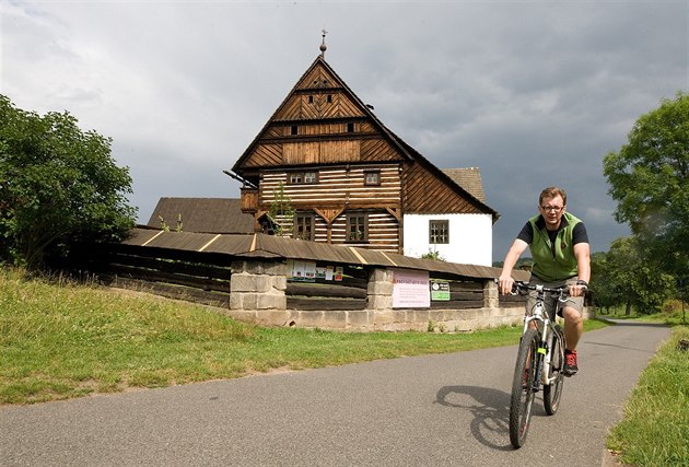 Pedseda Sdruení eský ráj Ale Hozdecký pi vyjíce na cyklostezce Greenway...