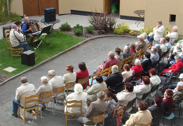 Posezení s harmonikou v poliském muzeu