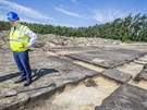 Archeologický przkum v Rokytn pod budoucí silnicí D35. Na snímku ministr...