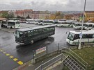 Odstavná plocha u autobusového nádraí v Plzni. (26. íjna 2016)