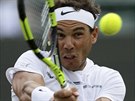 Rafael Nadal odehrv mek v osmifinle Wimbledonu.