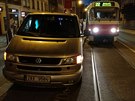 O toulavém autíčku
Byl jeden pán a ten zaparkoval svoje autíčko v srdci Prahy (úplně jinde než je vyfocené, a odešel od něj.
Autíčku ale bylo smutno a rozhodlo se že se bude toulat,
a zastavilo se až o zastávku tramvaje která koukala a nevěděla co m O toulavém autíčku
Byl jeden pán a ten zaparkoval svoje autíčko v srdci Prahy (úplně jinde než je vyfocené, a odešel od něj.
Autíčku ale bylo smutno a rozhodlo se že se bude toulat,
a zastavilo se až o zastávku tramvaje která koukala a nevěděla co m