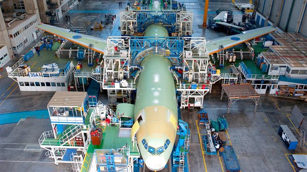 Montáž dopravního letadla Airbus A380. Montáž dopravního letadla Airbus A380.