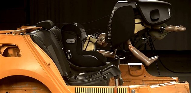 Crashtest dětských autosedaček Crashtest dětských autosedaček