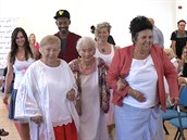 Módní přehlídce dominovaly důchodkyně. Nejstarší modelce bylo 103 let. Módní přehlídce dominovaly důchodkyně. Nejstarší modelce bylo 103 let.