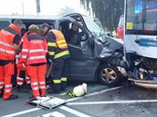 Dodávka narazila do trolejbusu v Pardubicích (15. 7. 2017) Dodávka narazila do trolejbusu v Pardubicích (15. 7. 2017)