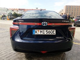 Toyota Mirai je prvn sriov vyrbn automobil na vodk, kter se d koupit.