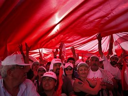 Do Istanbulu na závr pochodu opoziní strany CHP dorazily statisíce lidí....