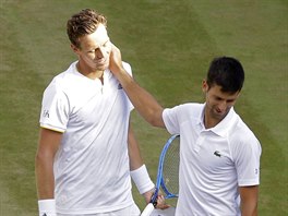 TAHLE TO SKONIT NEMLO. Tom Berdych vyhrl tvrtfinle Wimbledonu po skrei...