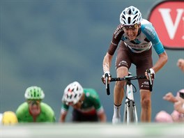 Romain Bardet finiuje ve dvanct etap Tour de France.