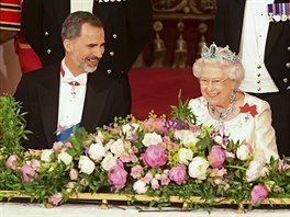 panlský král Felipe VI. a britská královna Albta II. na slavnostním banketu...