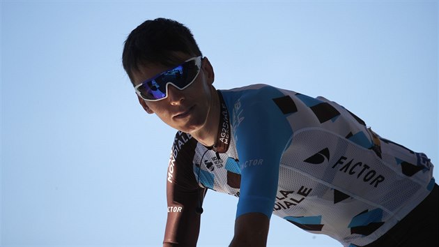 Romain Bardet na startu pte etapy Tour de France.