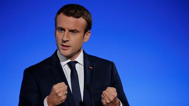 Emmanuel Macron  na tiskov konferenci po zasedn vld (13. ervence 2017)