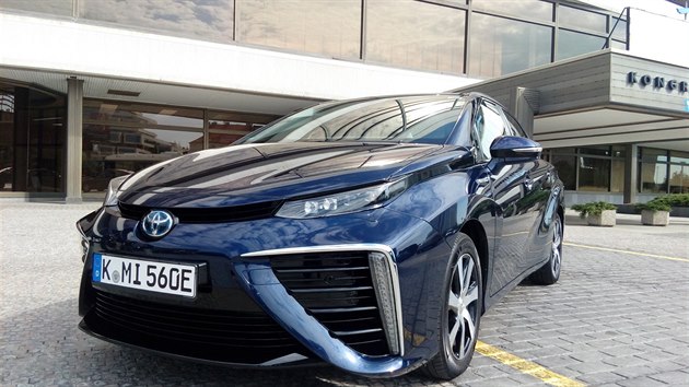 Toyota Mirai je v Praze.